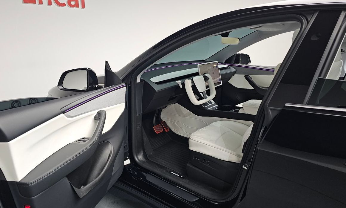 Tesla Model Y 2025