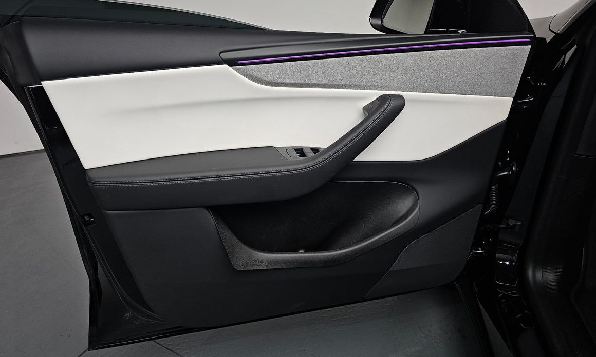 Tesla Model Y 2025