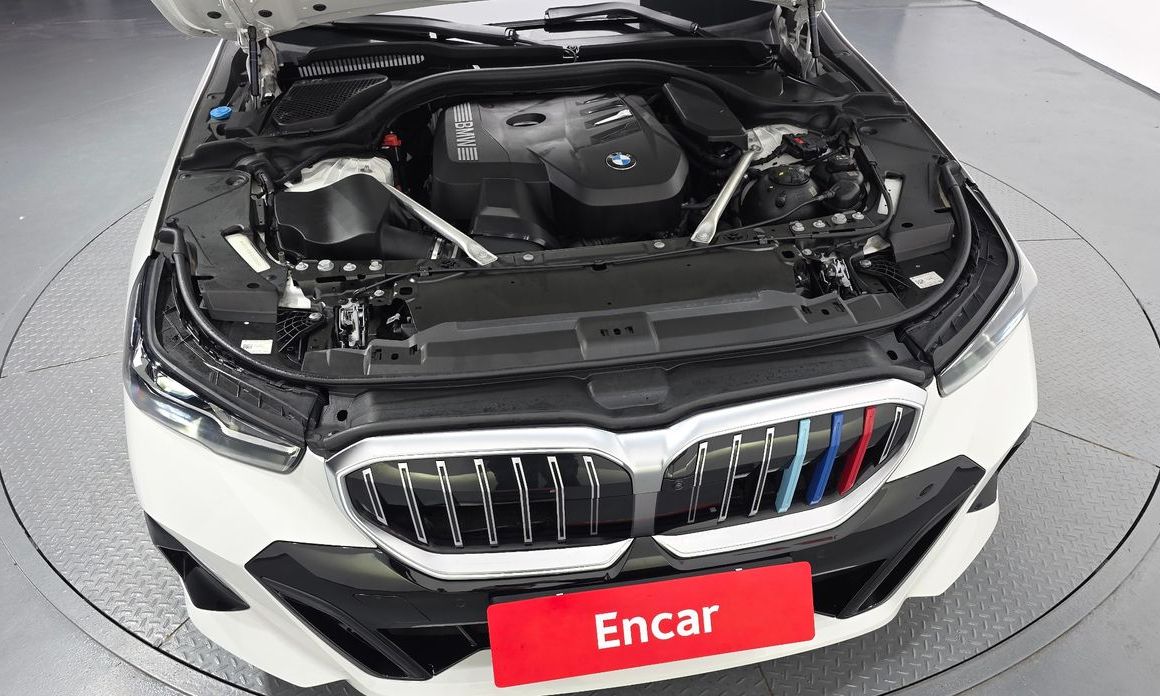 BMW 5-Series 2024