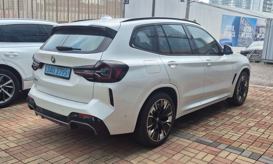 BMW iX3 2024