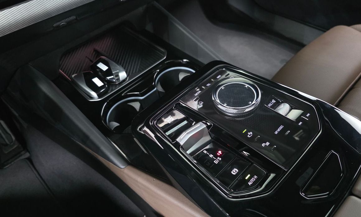 BMW 5-Series 2024