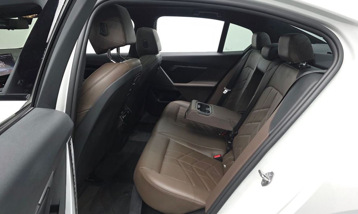 BMW 5-Series 2024