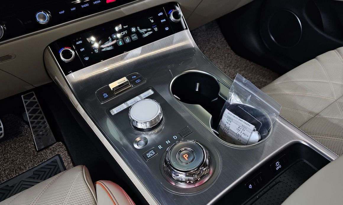 Genesis GV70 2025