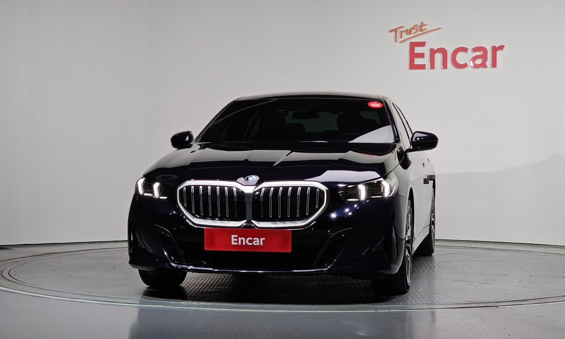 BMW 5-Series 2024