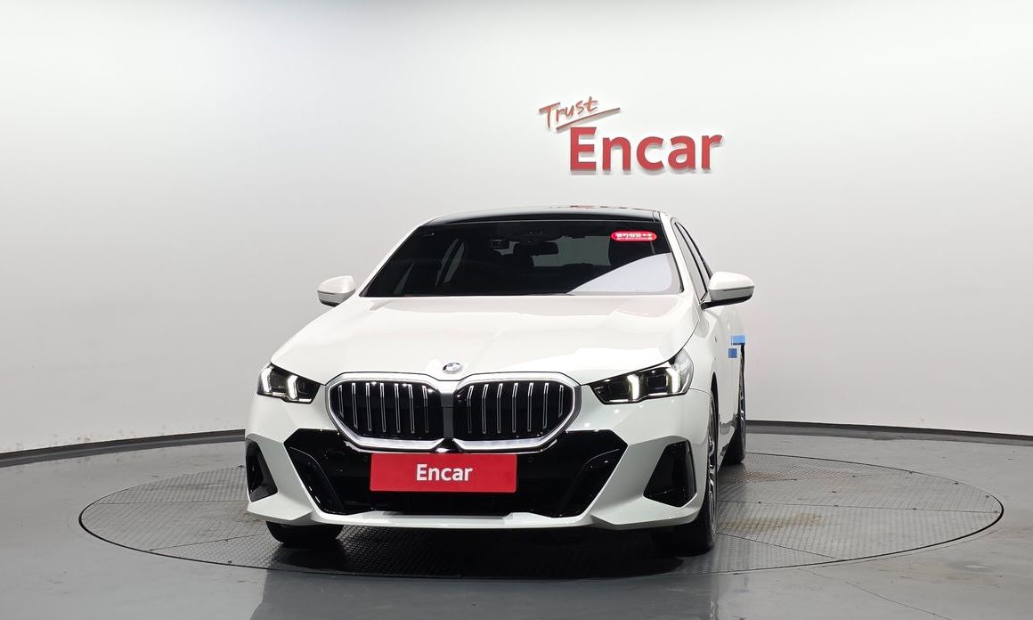 BMW 5-Series 2024