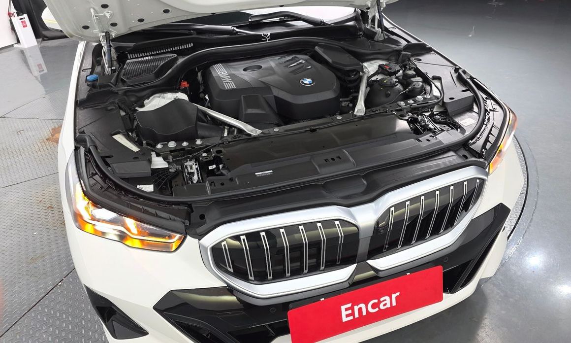 BMW 5-Series 2024