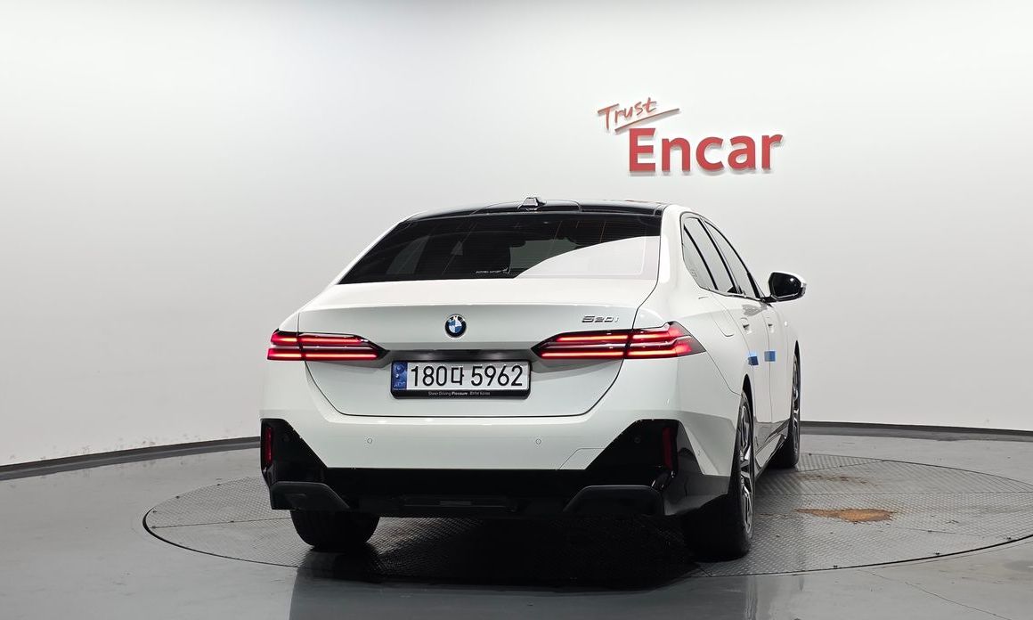 BMW 5-Series 2024