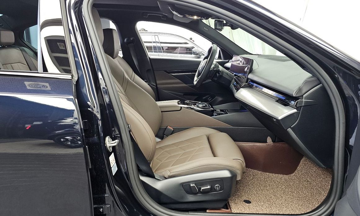 BMW 5-Series 2024