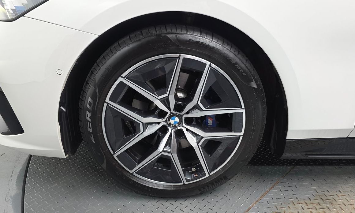 BMW 5-Series 2024