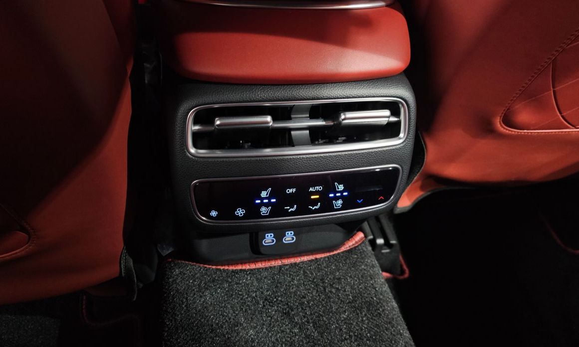 Genesis GV70 2025