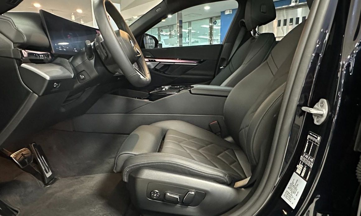 BMW 5-Series 2025