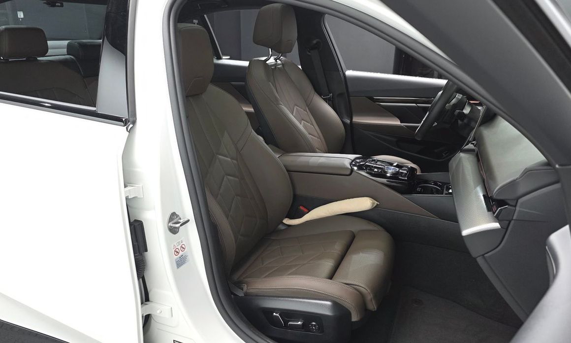 BMW 5-Series 2024
