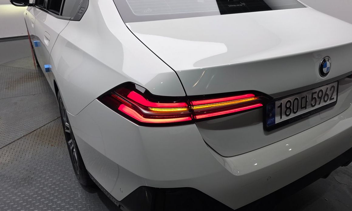 BMW 5-Series 2024