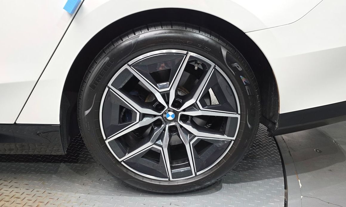 BMW 5-Series 2024