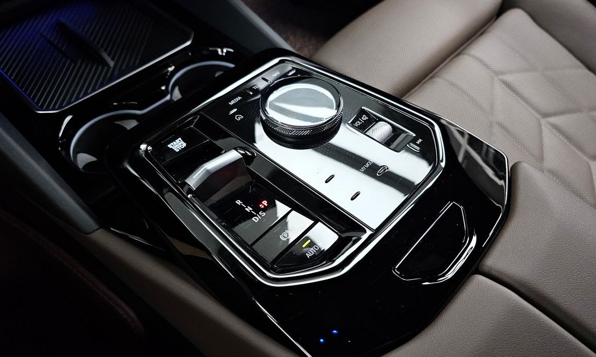 BMW 5-Series 2024