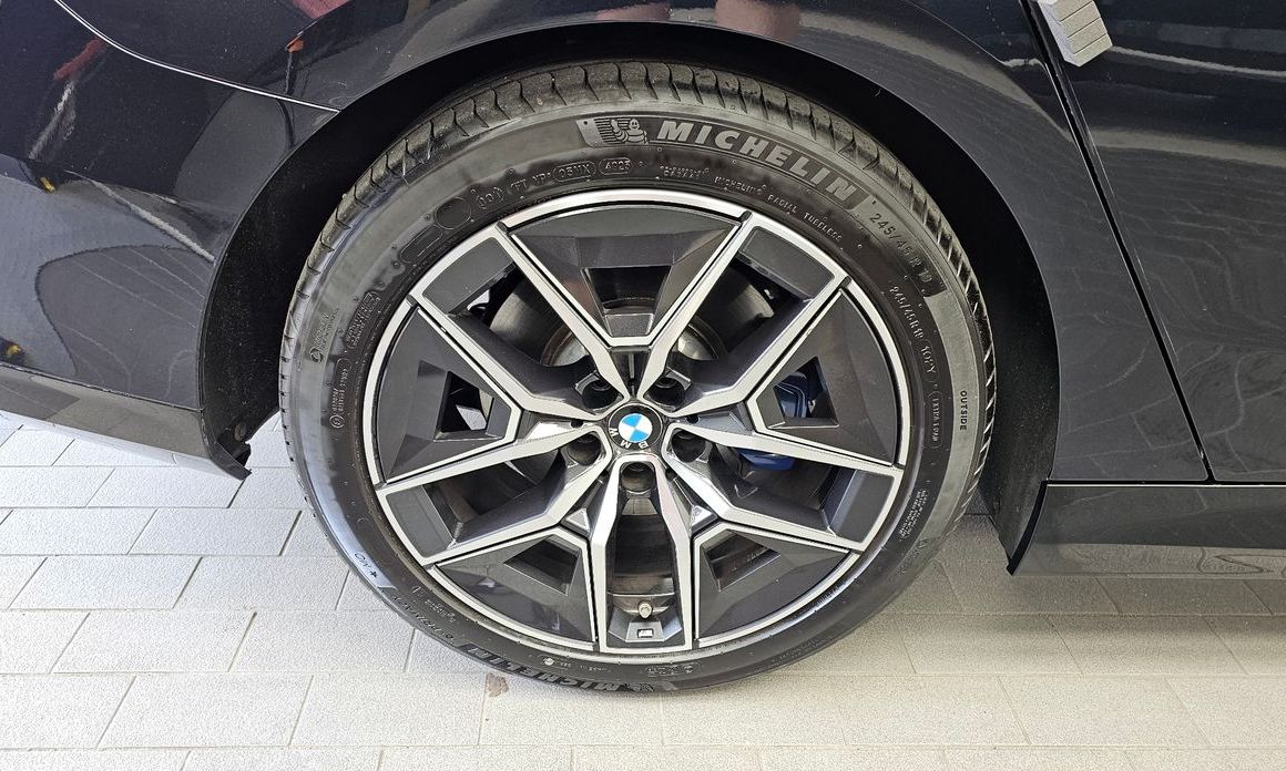 BMW 5-Series 2024