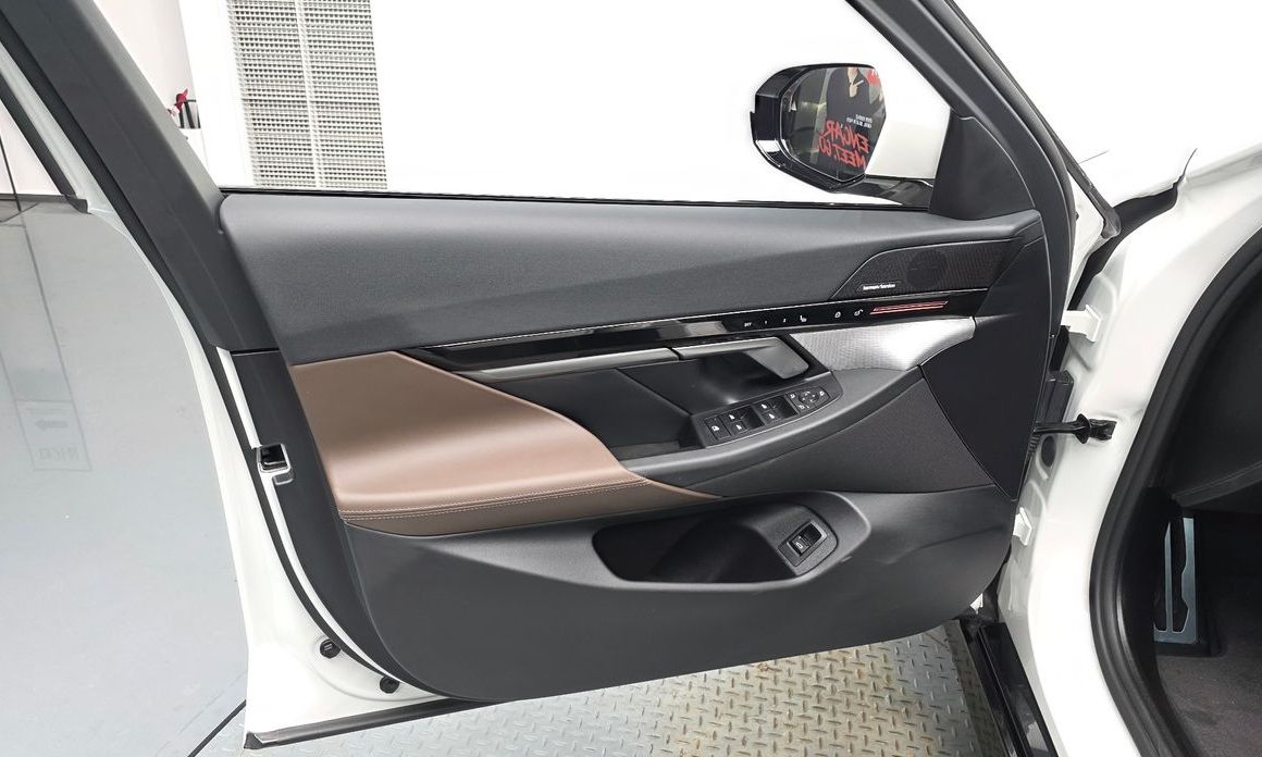 BMW 5-Series 2024