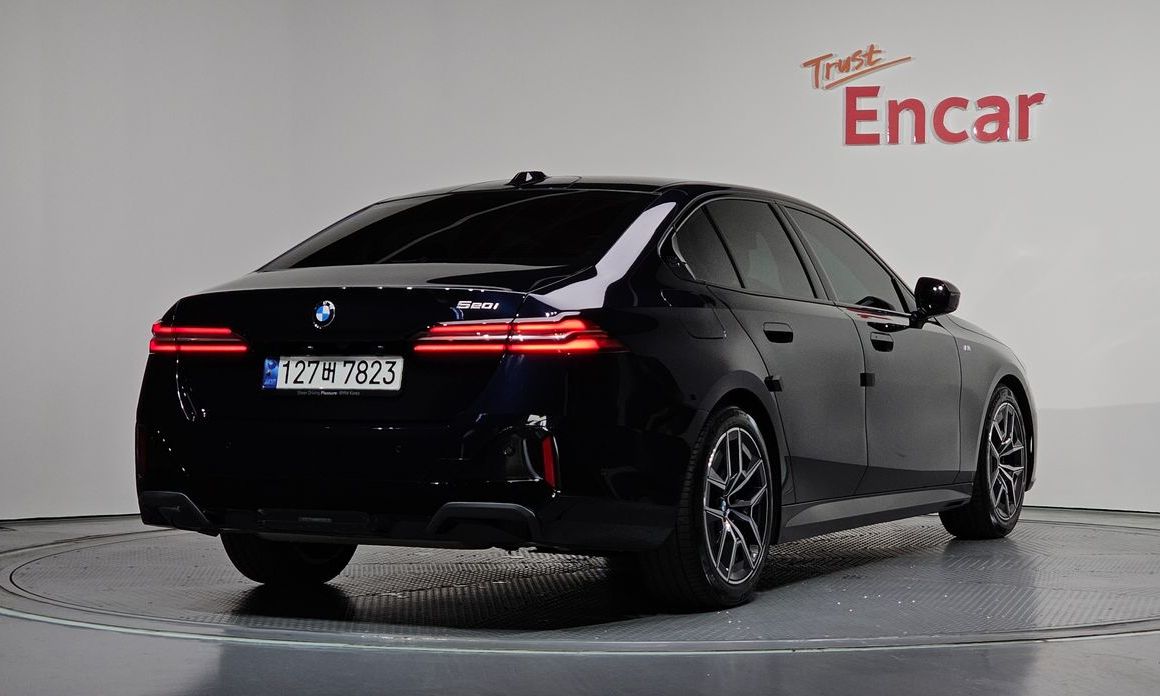 BMW 5-Series 2024