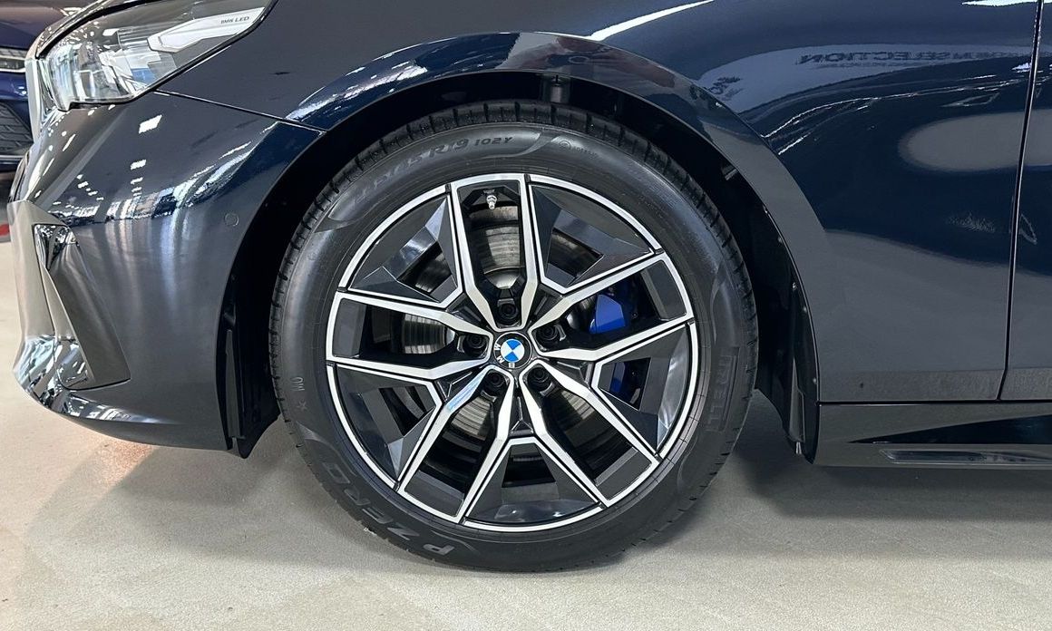 BMW 5-Series 2025