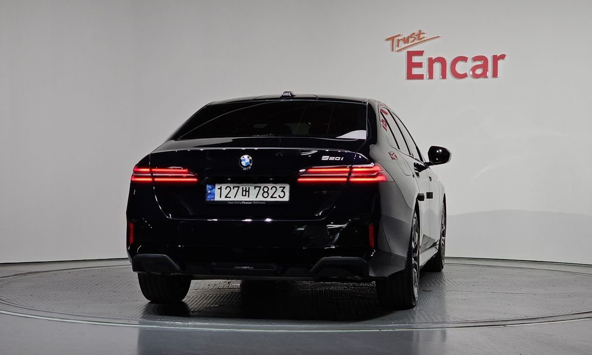 BMW 5-Series 2024