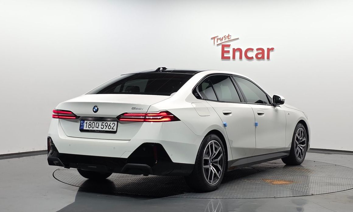 BMW 5-Series 2024