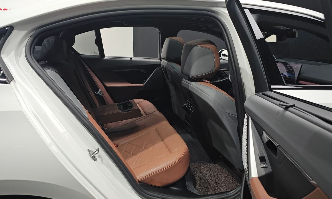 BMW 5-Series 2024