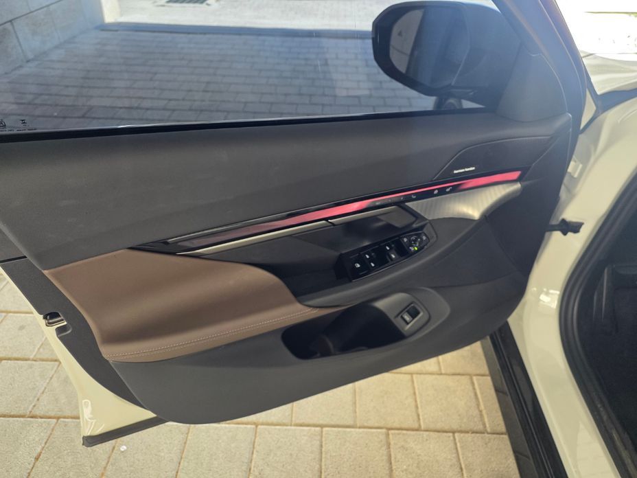 BMW 5-Series 2025