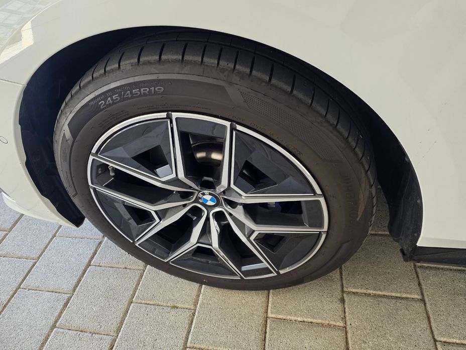 BMW 5-Series 2025