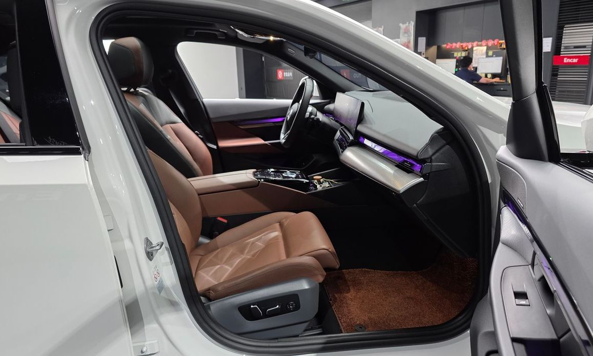 BMW 5-Series 2024
