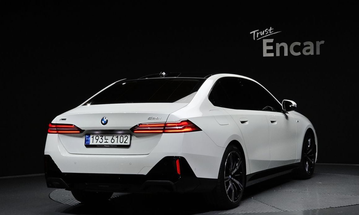 BMW 5-Series 2024