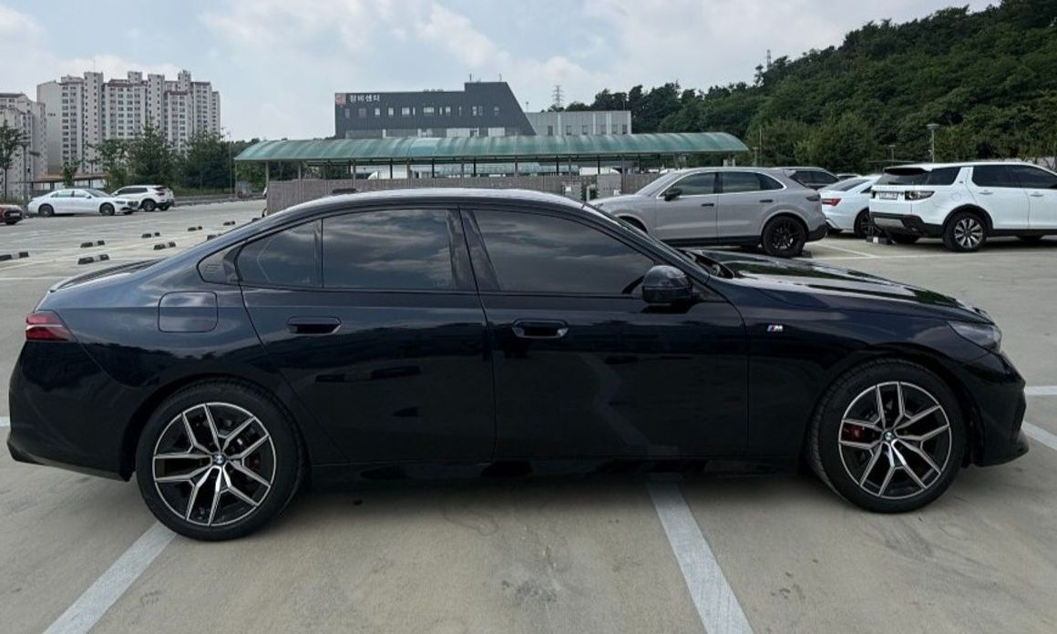 BMW 5-Series 2025