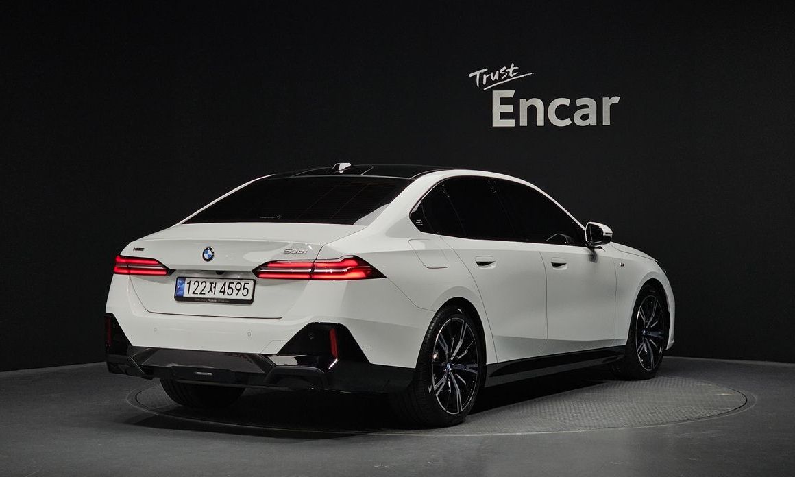 BMW 5-Series 2024