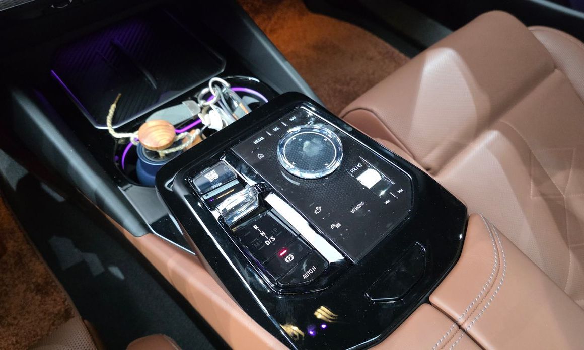 BMW 5-Series 2024