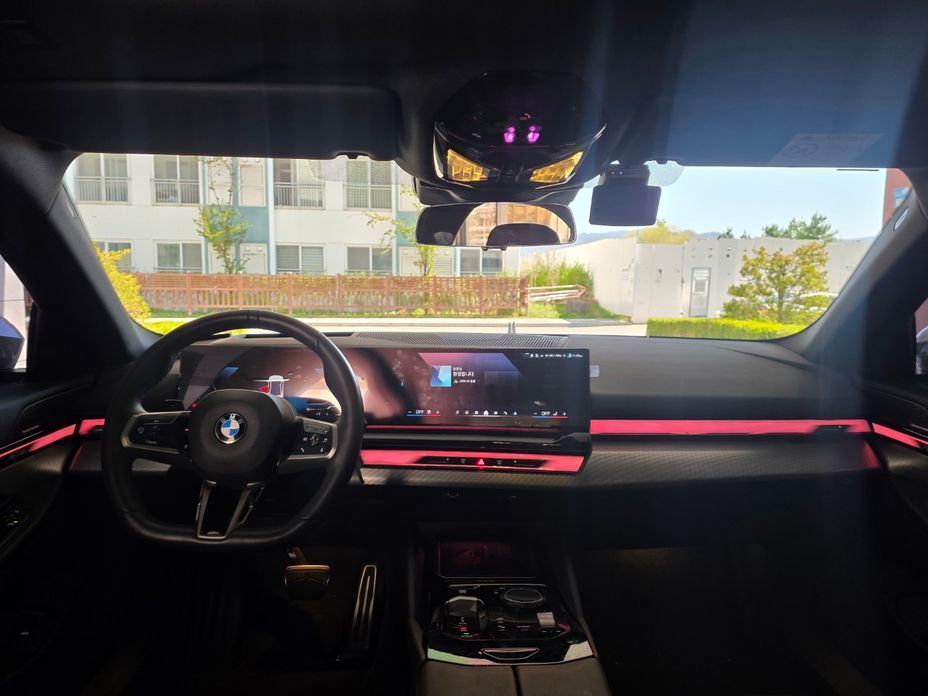 BMW 5-Series 2025
