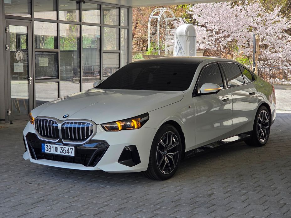 BMW 5-Series 2025