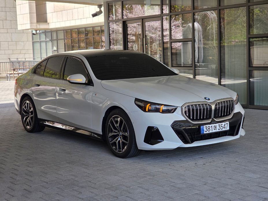 BMW 5-Series 2025