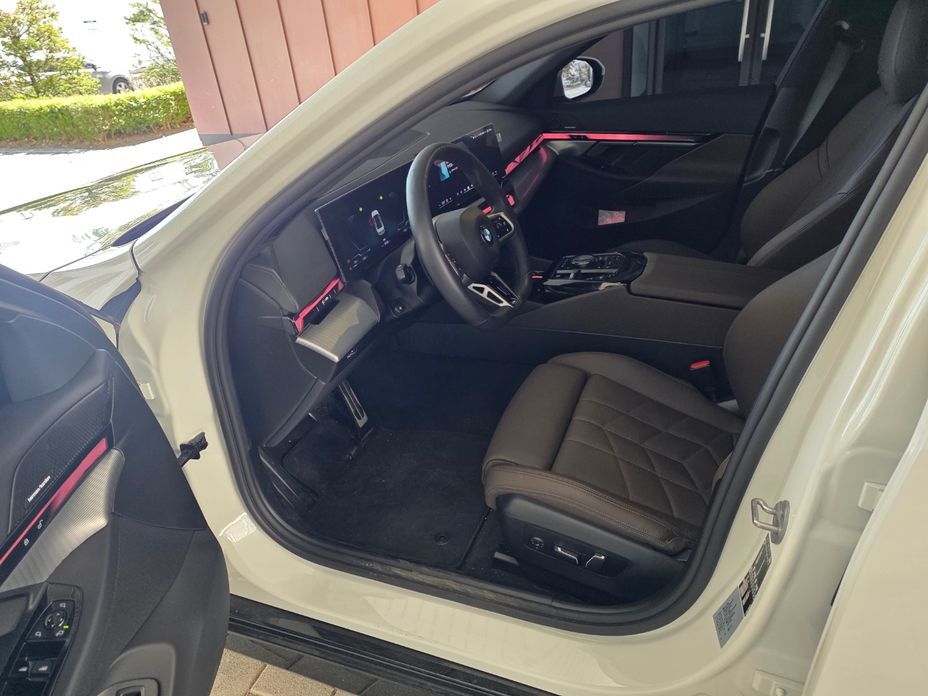 BMW 5-Series 2025