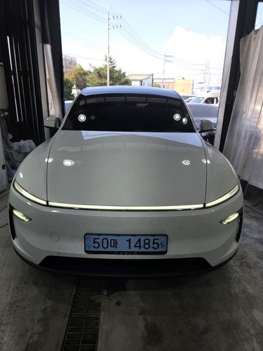 Tesla Model Y 2025