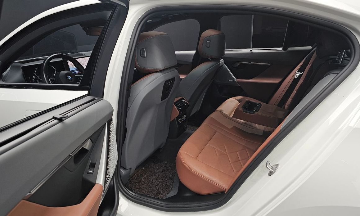 BMW 5-Series 2024