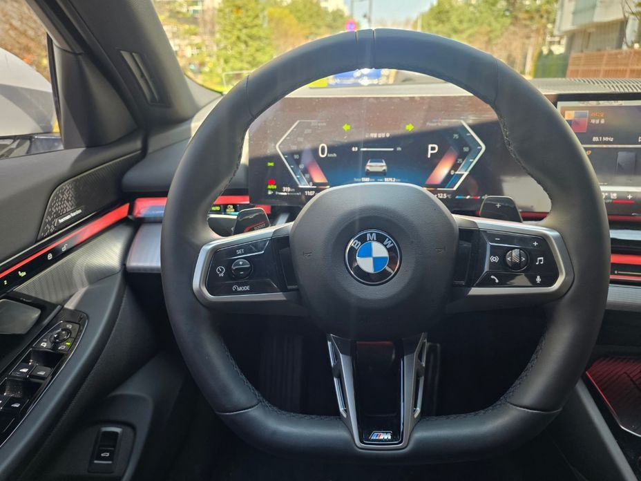 BMW 5-Series 2025