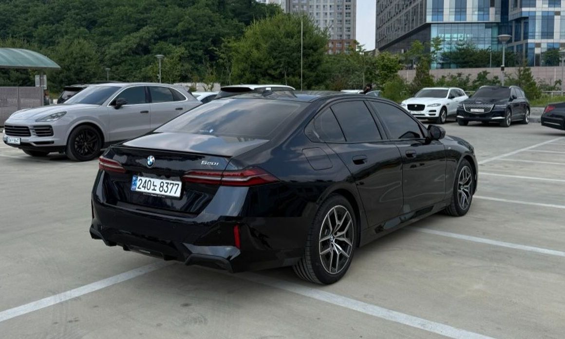 BMW 5-Series 2025