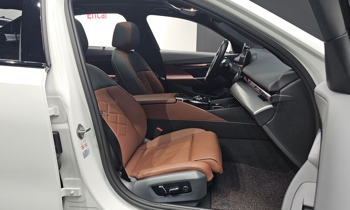 BMW 5-Series 2024