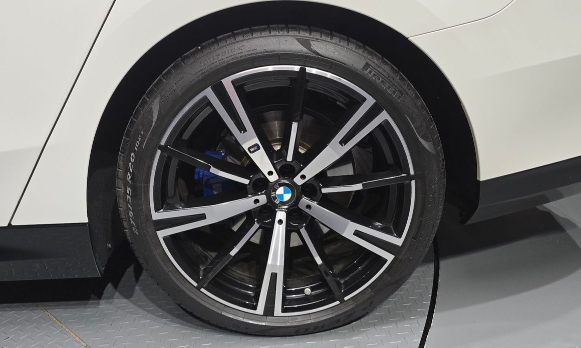 BMW 5-Series 2024