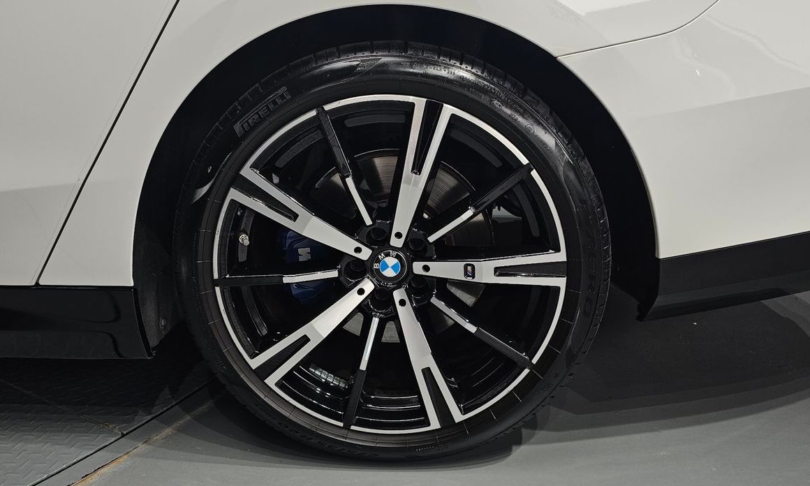 BMW 5-Series 2024