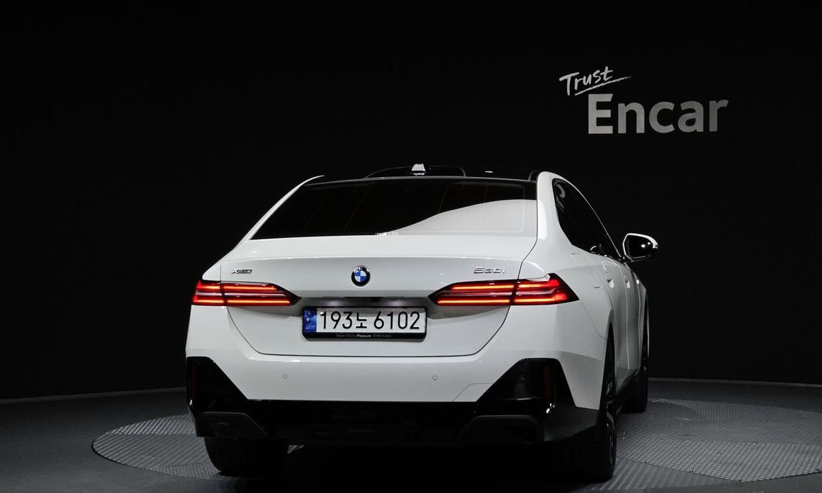 BMW 5-Series 2024