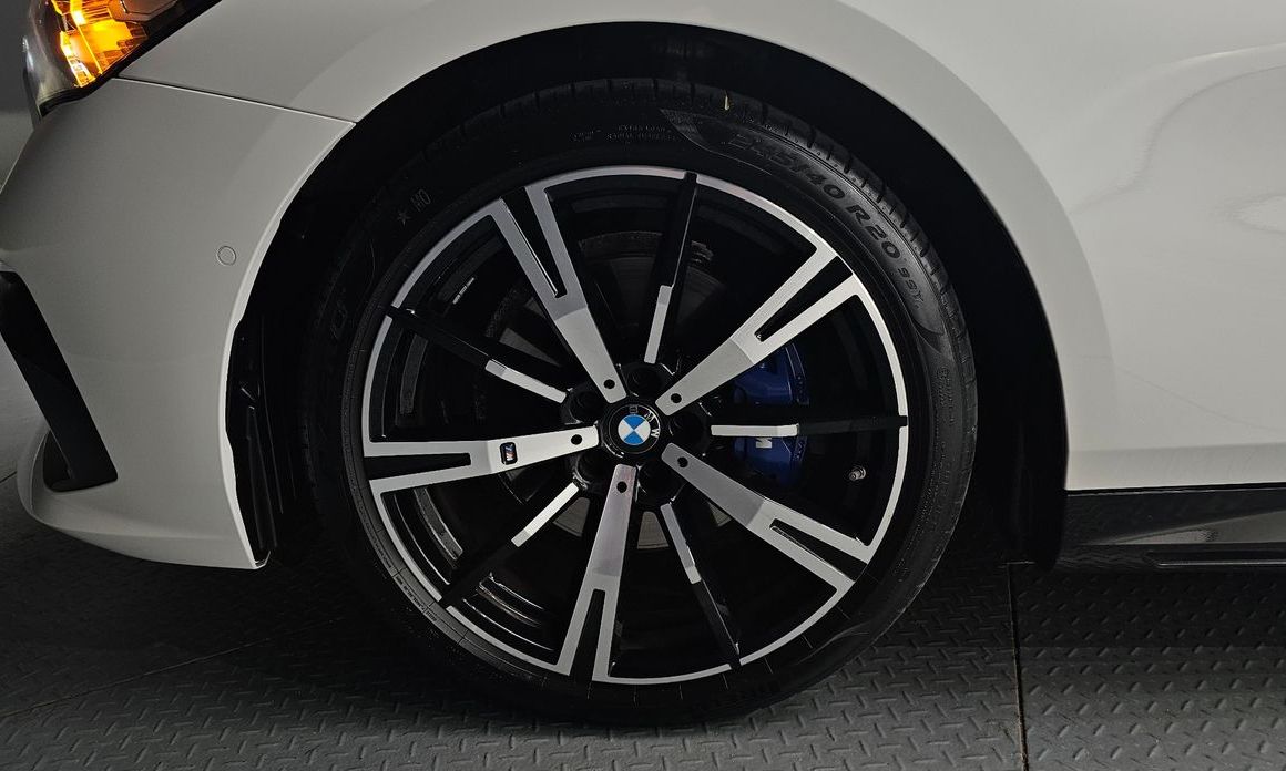 BMW 5-Series 2024