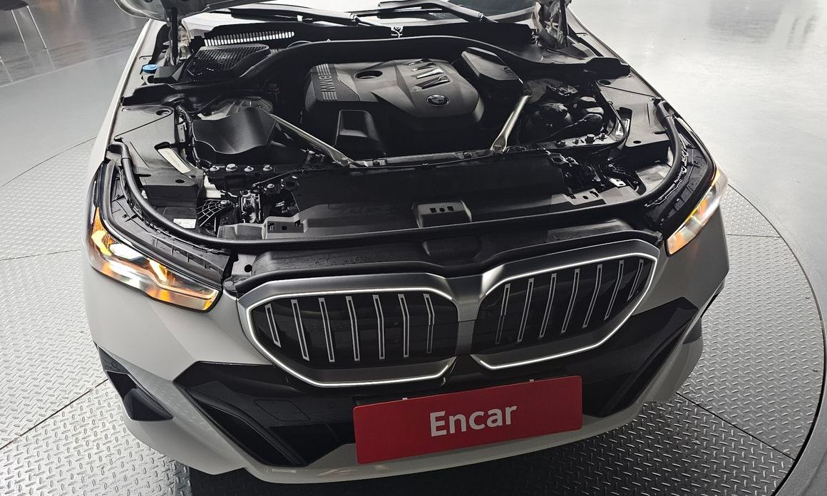 BMW 5-Series 2024