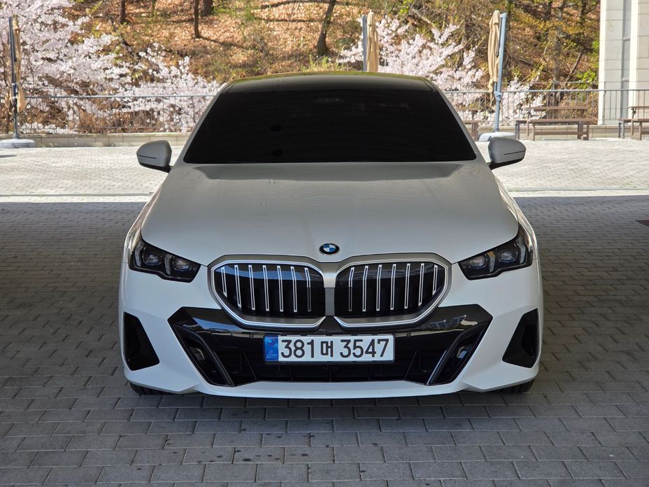 BMW 5-Series 2025