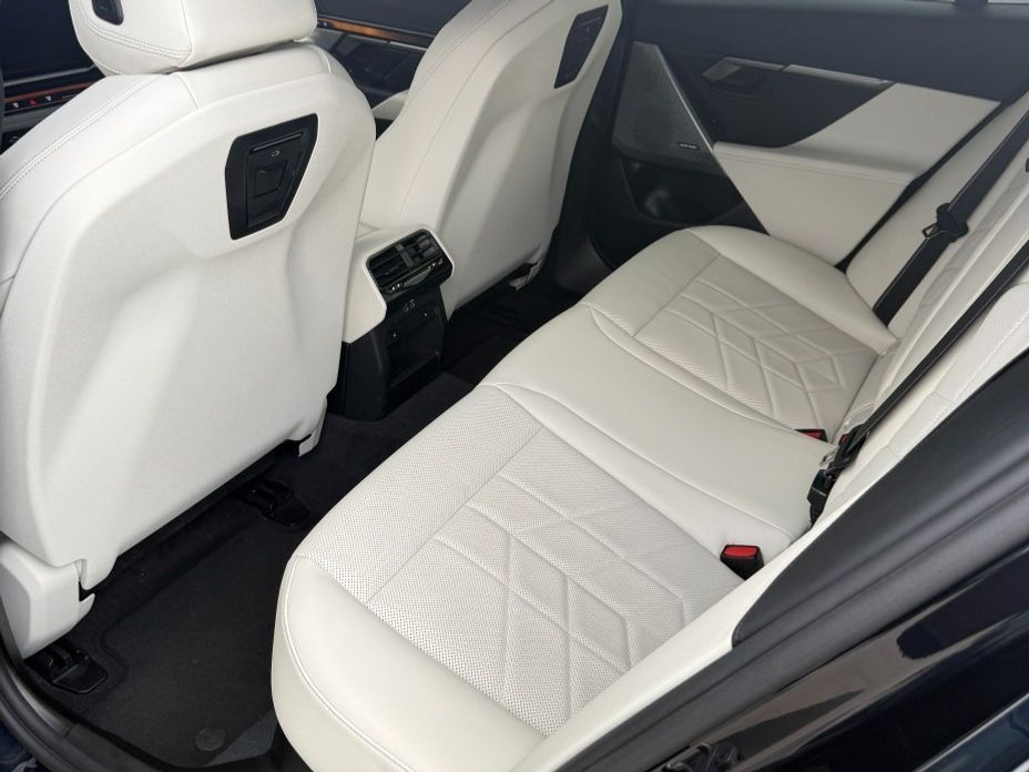 BMW 5-Series 2025