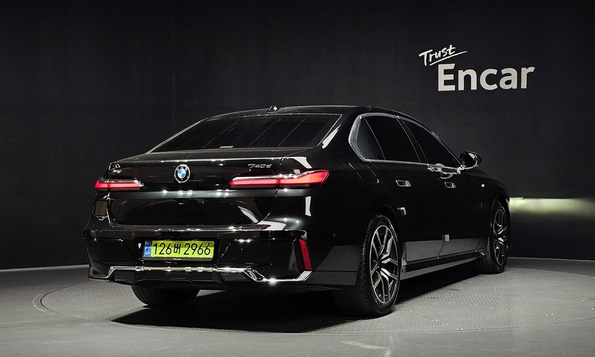 BMW 7-Series 2024